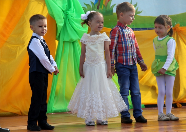 Выступление юных артистов из детского сада "Золотой ключик"