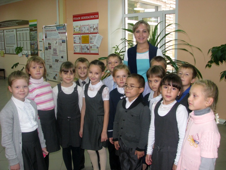 Наталья Васильева со  своими учениками