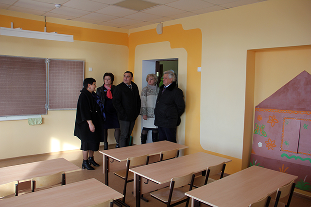 Виктор Казаков и Алексей Веселов посетили обновленный класс с новой мебелью