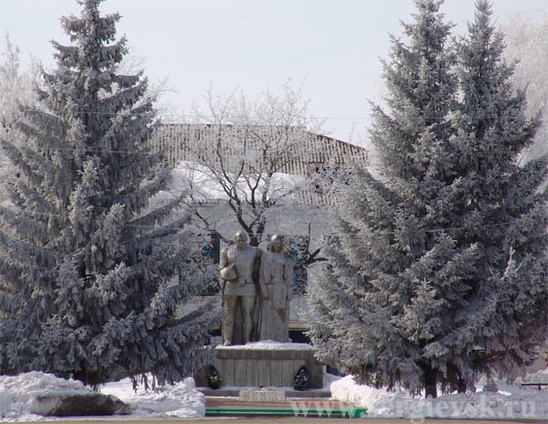 Памятник павшим в Великой Отечественной войне (фото Ю. Силантьевой)