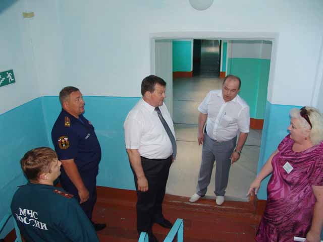 Комиссия осмотрела здание Серноводской школы
