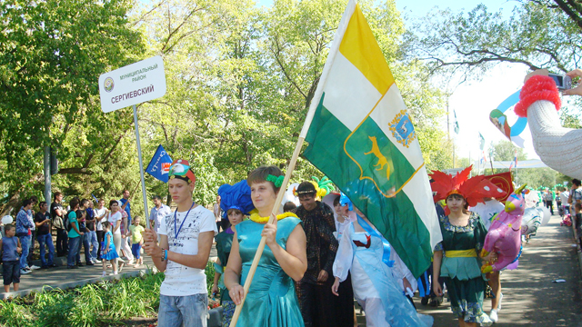 Парадное шествие участников