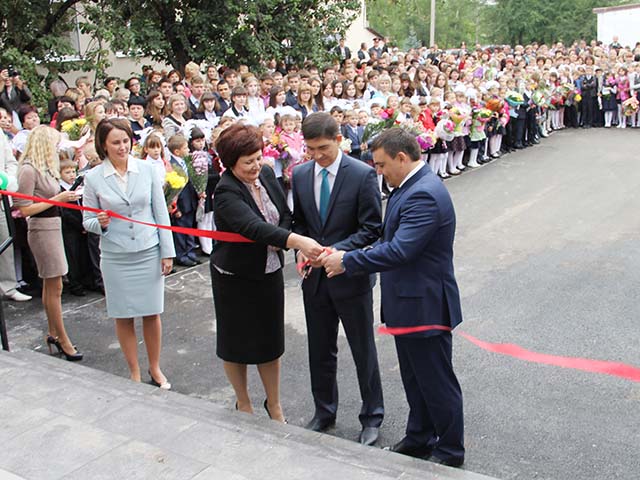 Церемония открытия школы