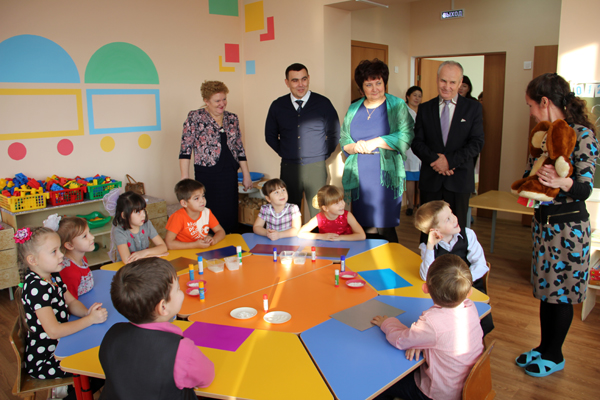 Алексей Веселов с рабочим визитом посетил отремонтированный детский сад