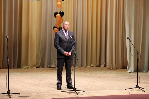 С приветственным словом выступил первый заместитель главы районной администрации Анатолий Екамасов