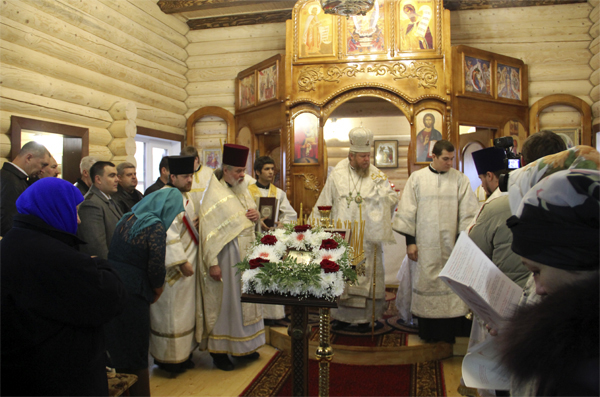 Церемонию великого освещения провел епископ Отрадненский и Похвистневский Никифор