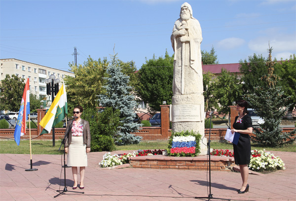 Наталья Мокина поздравила жителей района с праздником