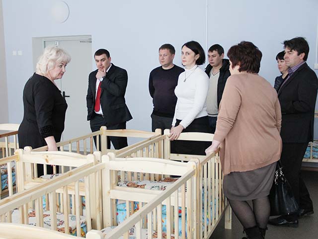 Алексей Веселов в новом детском саду поселка Суходол
