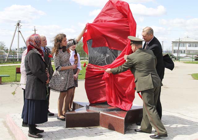 Церемония открытия памятника