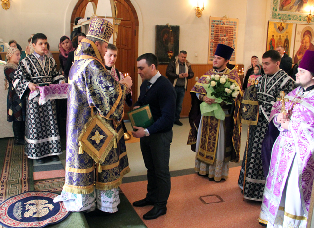 Епископ Отрадненский и Похвистневский Никифор наградил Алексея Веселова Патриаршим знаком
