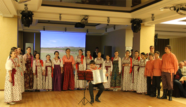 Образцовый ансамбль народной песни "Голоса России" радовал присутствующих своими музыкальными номерами